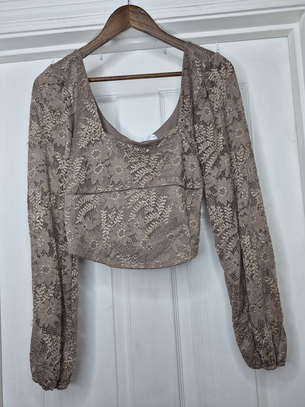 Alter'd State Lace Scoop Neck Long-Sleeve Crop Top - XL